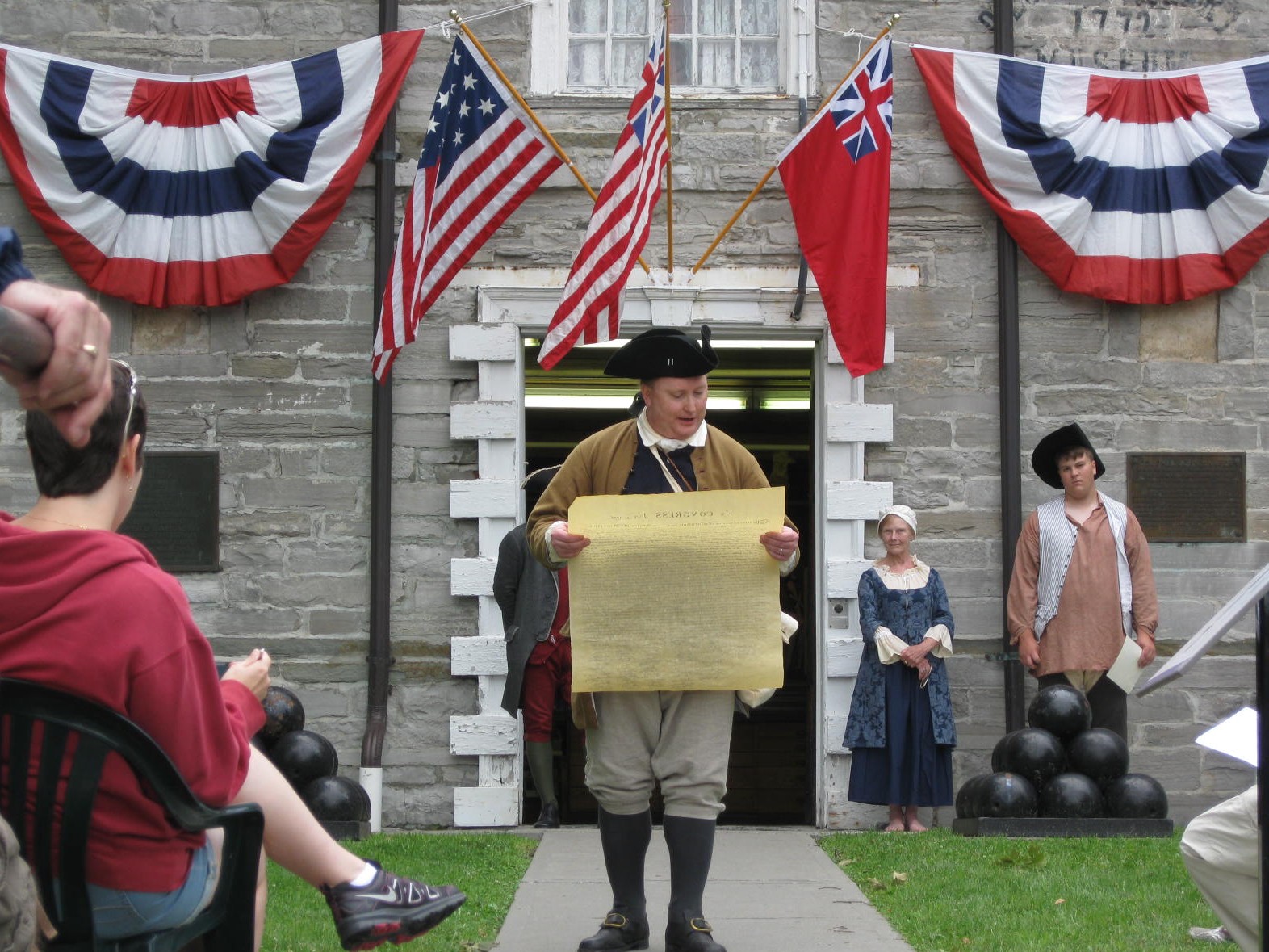 Reading of the Declaration of Independence in front of the Fort.